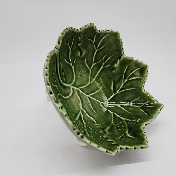 Green Leaf-Shaped Ceramic Bowl By Olfaire Portugal Microwave & Dishwasher Safe - Picture 2 of 7
